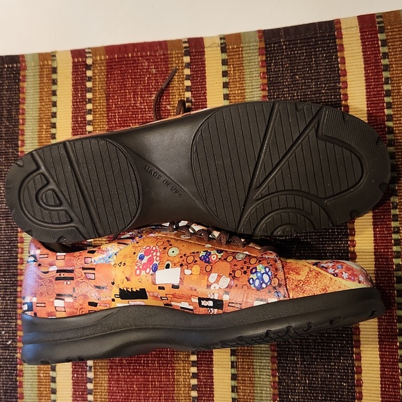 Icon Women’s US Size 6 M Klimpt The Kiss Lace-Up Sneaker Shoes Wearable Art - Picture 4 of 6